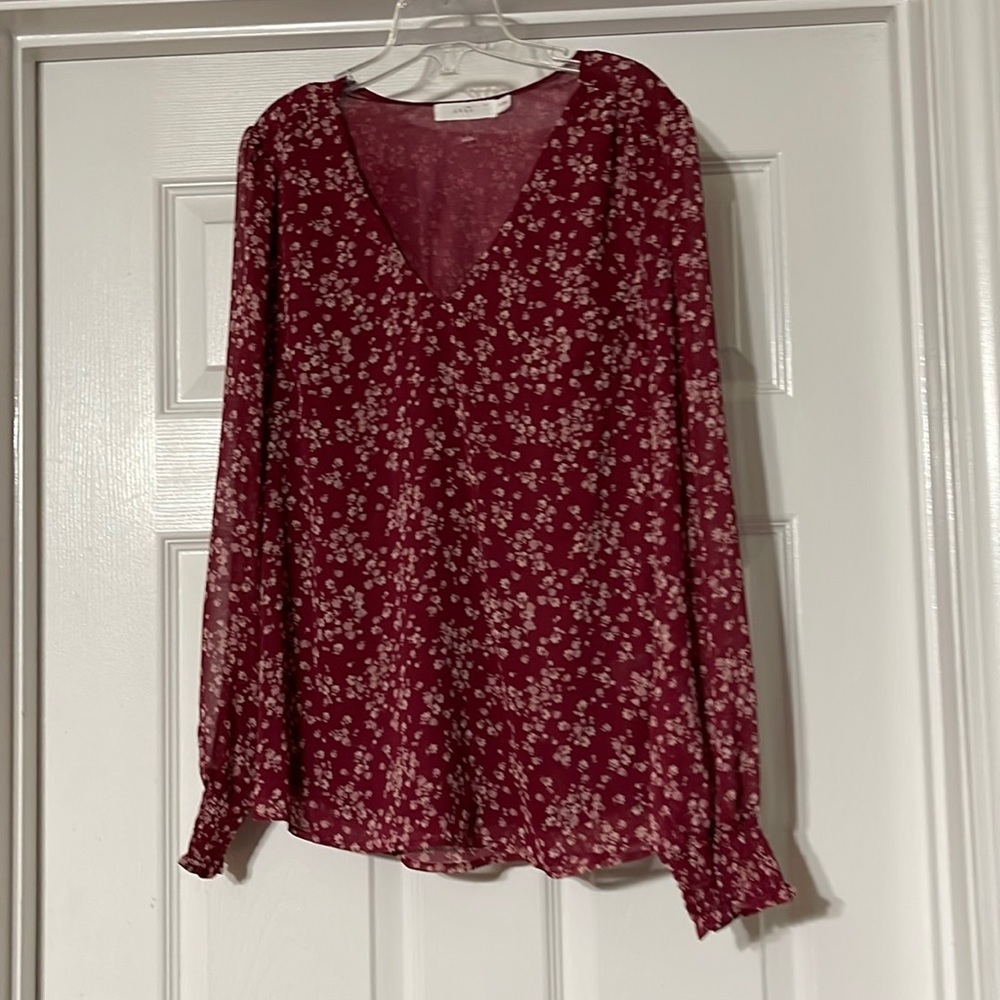 NWOT LUSH v neck top S